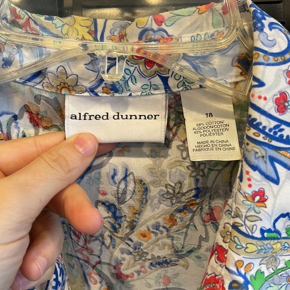 Alfred Dunner top, floral print. Plus size. Size 18 buttons down summer top - Picture 4 of 5